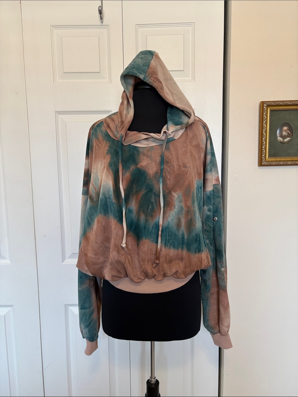 NWOT Hem & Thread Tie Dye Cropped Hoodie Snap Sleeve Sweatshirt Teal Size S.